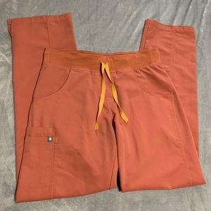 Figs Kade small scrub pants in coral